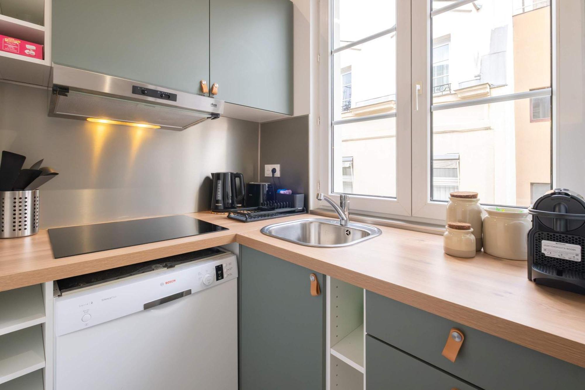Elegant 1 Bedroom - Palais Royal 2 Apartment
