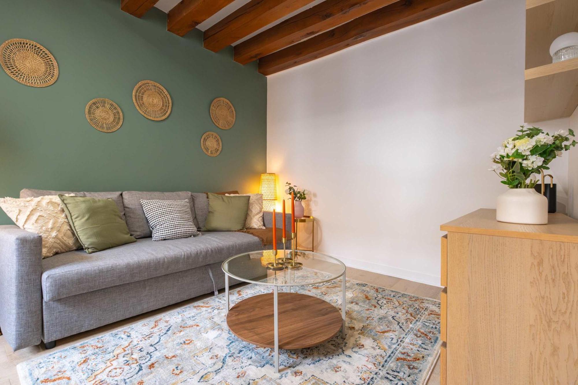 Elegant 1 Bedroom - Palais Royal 2 *